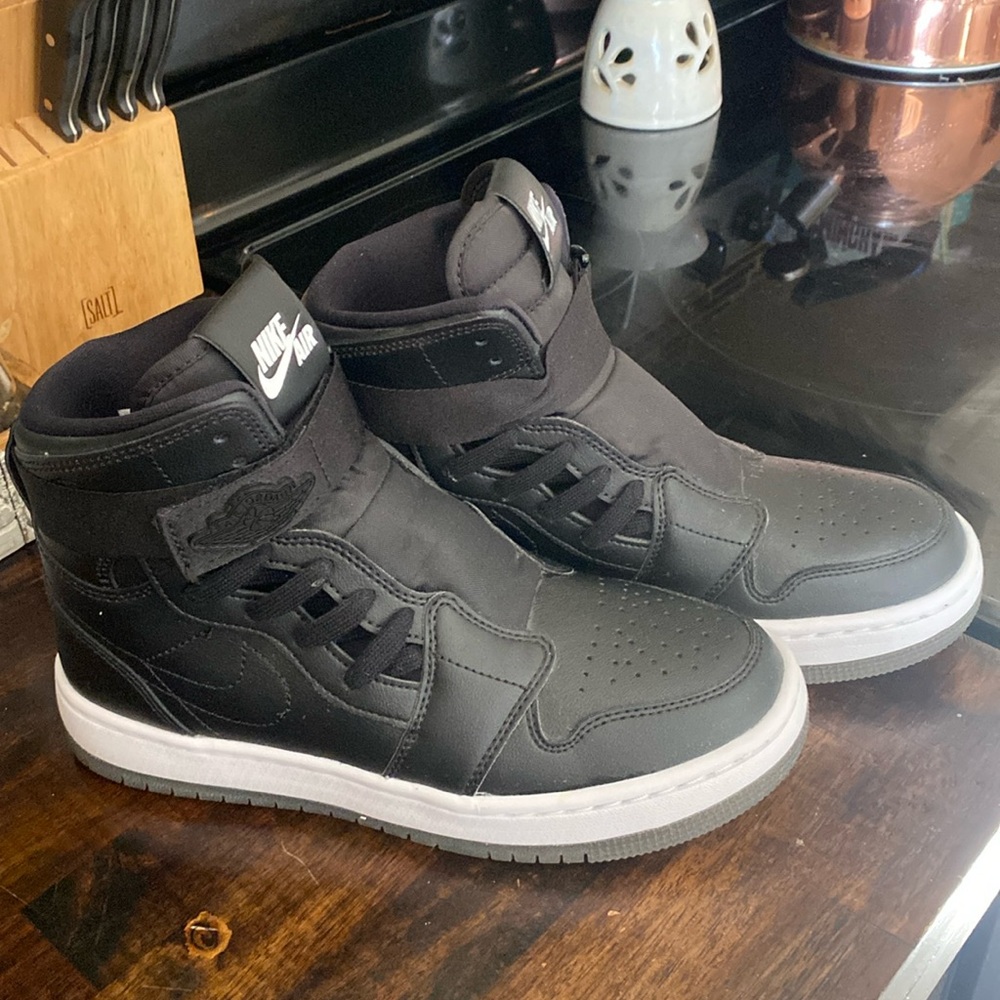 Women’s Air Jordan 1 Nova XX Black Sail Sneakers (size 7)